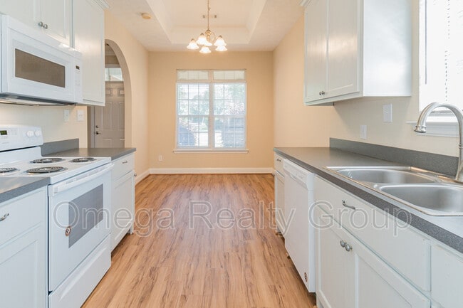 Building Photo - 14 Oakleigh Dr