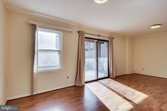 Building Photo - 5122 Cliffhaven Dr