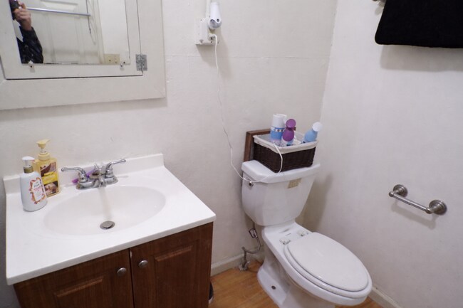 Building Photo - 316 Main St