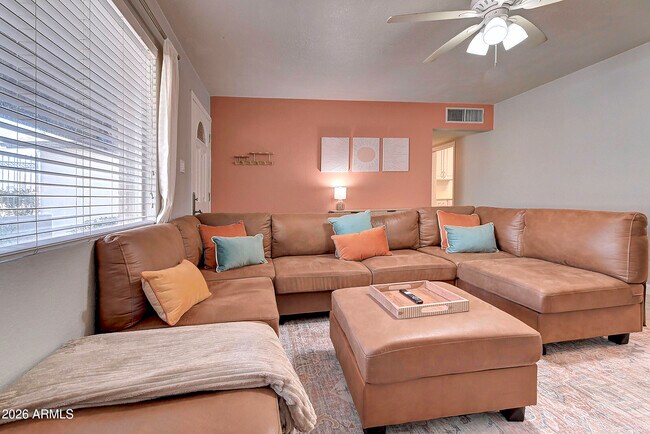 Building Photo - 1027 W 19th St