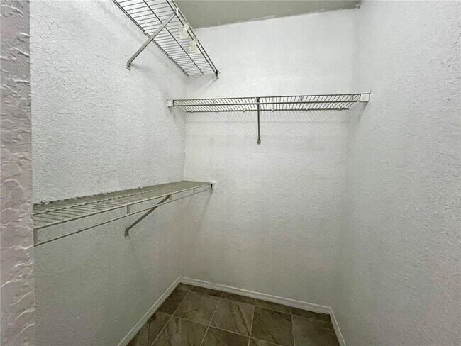 Building Photo - 14037 Fairway Island Dr