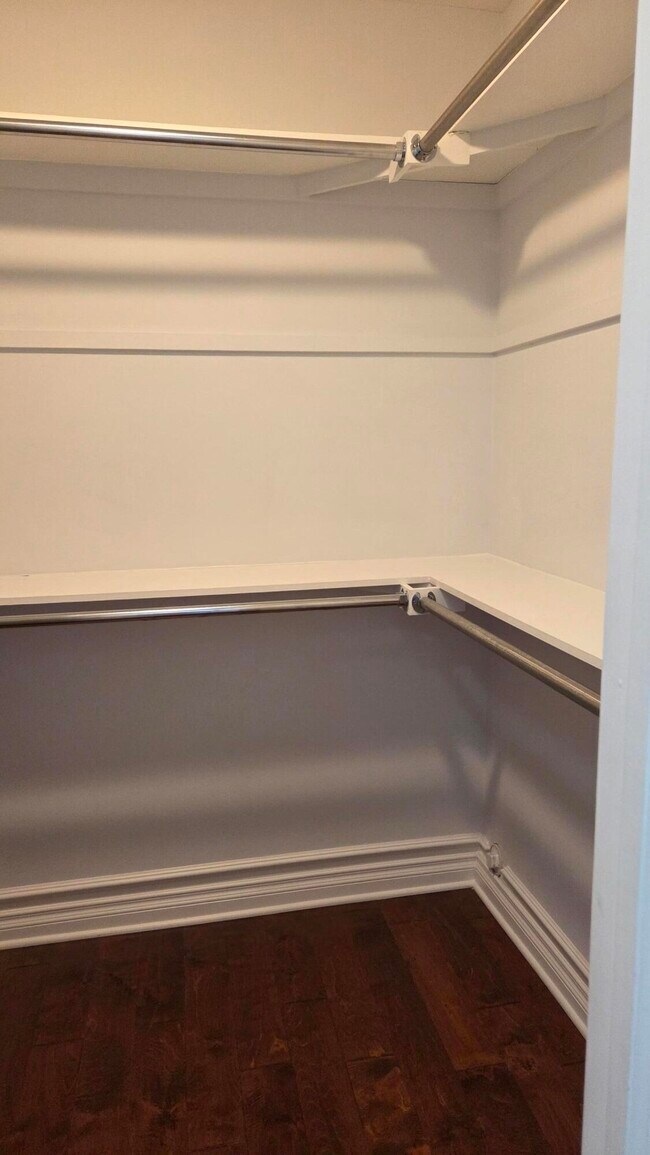 Building Photo - 934 W Huron St