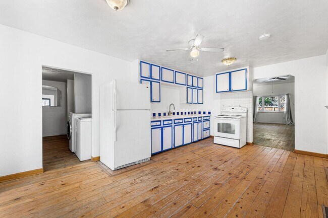 Building Photo - Old Town Lafayette Location! 4 bedrooms! Huge garage!