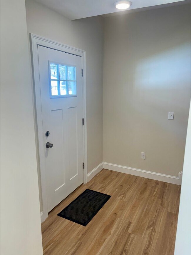 Building Photo - Brand New Townhouse-Style Living with Modern Finishes