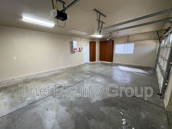 Building Photo - 540 W Birch Ct