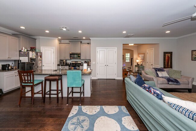 Building Photo - 3 Bedroom 2.5 Bath Single Family Home in F...