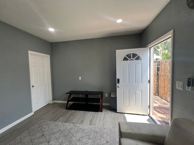 Building Photo - Brand New 1 bed, 1 Ba in-law Unit in San J...
