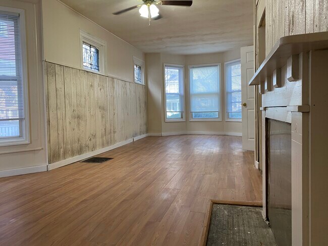 Building Photo - 127 Selye Terrace