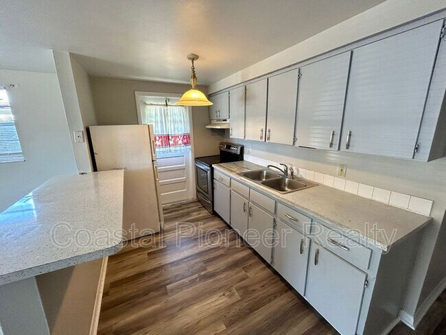 Building Photo - 1016 E Seneca Ave