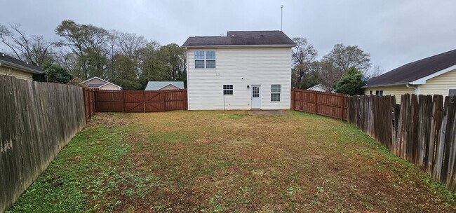 Building Photo - Charming 3 Bedroom, 2.5 Bath Home in Pike County!