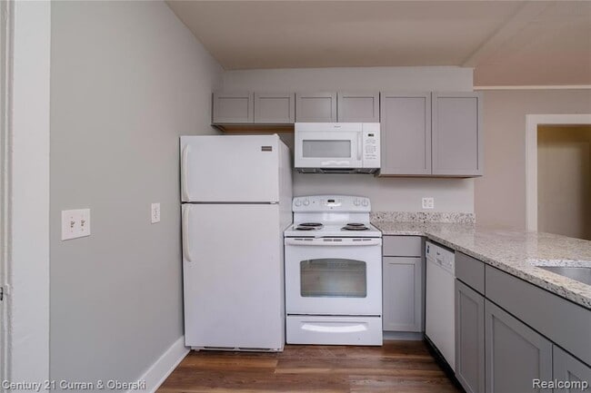 Building Photo - 23141 Harding Ave