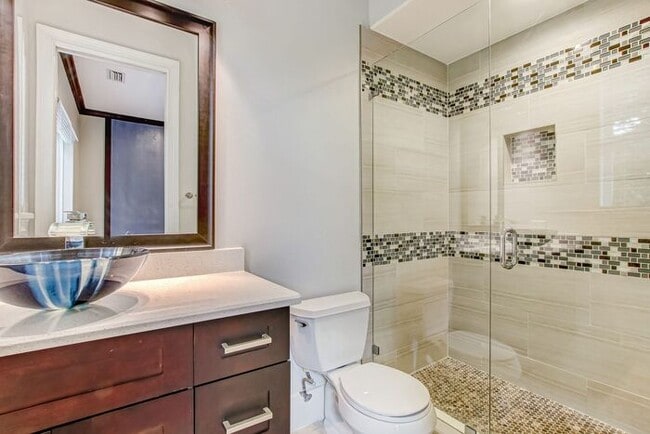 Building Photo - Stunning 5-Bedroom Pool Home on Nearly 2 A...