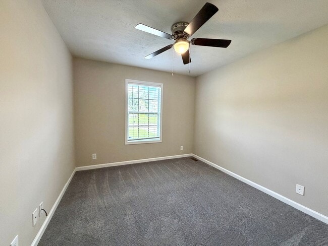 Building Photo - 1329 Mutual Dr