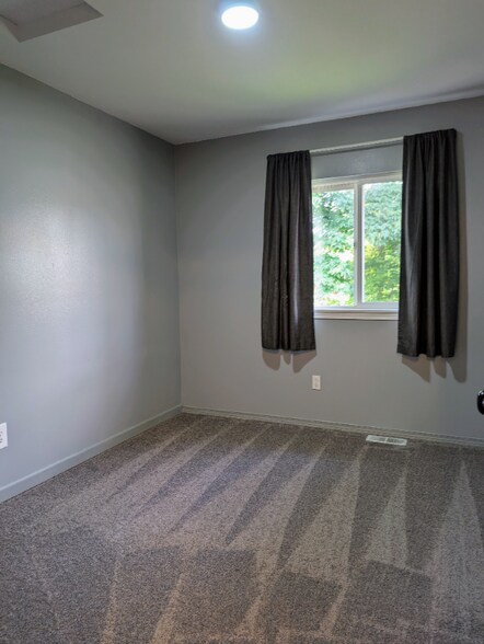 Building Photo - 200 Whispering Pine Pl