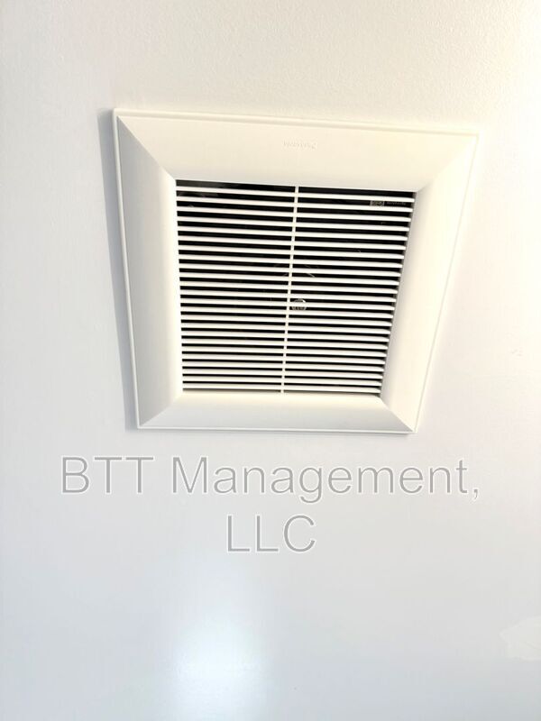 Building Photo - 8800 Plymouth St