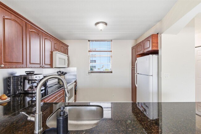 Building Photo - 3703 NE 166th St