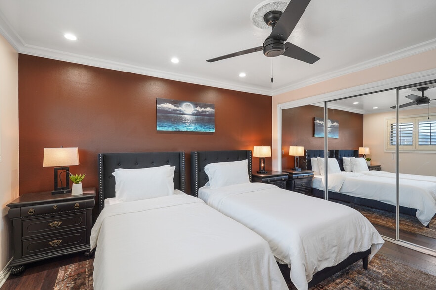 Building Photo - 4633 Marine Ave