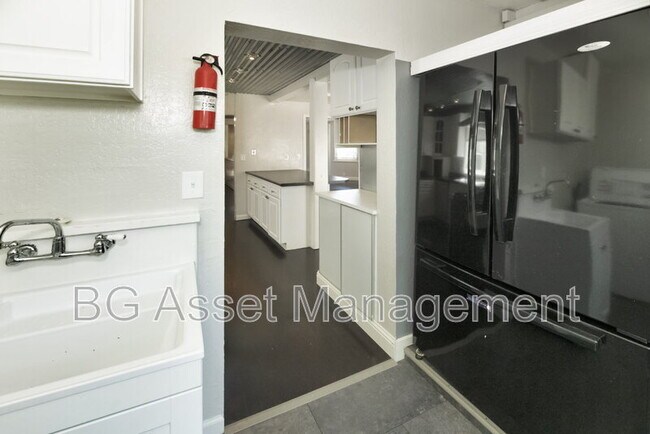 Building Photo - 2359 Prune St