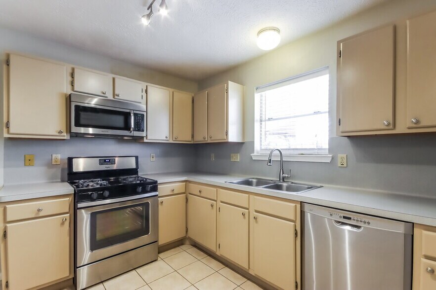 Building Photo - 28807 Binefield St