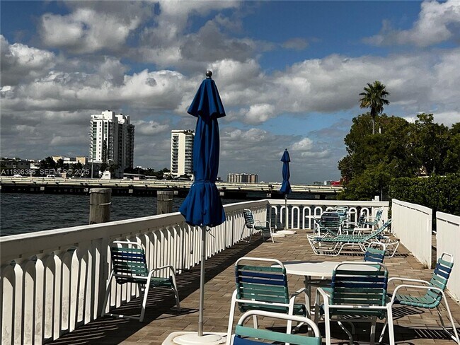 Building Photo - 1455 N Treasure Dr