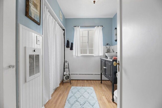 Building Photo - Snohomish Timeless Classic Rental Home