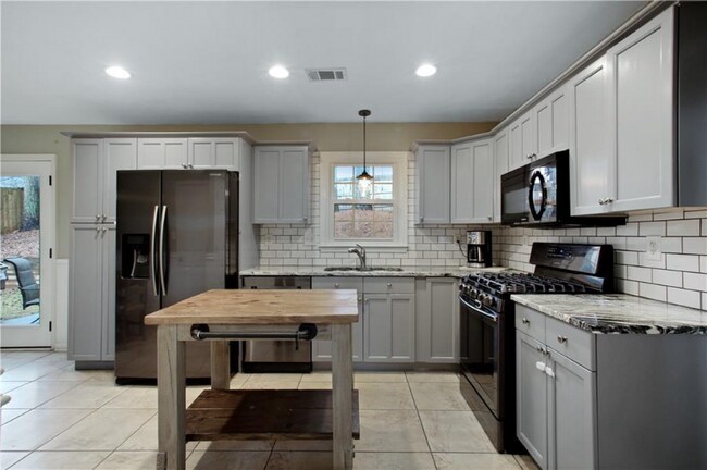 Building Photo - 1825 Hickory Creek Ct NW