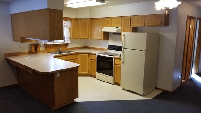 Building Photo - VIDEOTOUR: 2-Bedroom with Garage, close to...