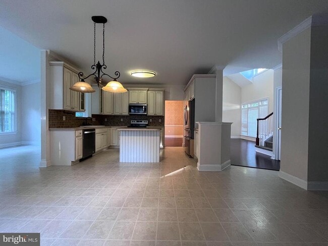 Building Photo - 115 Topaz Cir