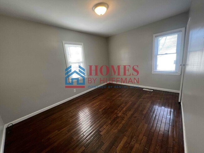 Building Photo - Two Bedroom House | Move-In Ready