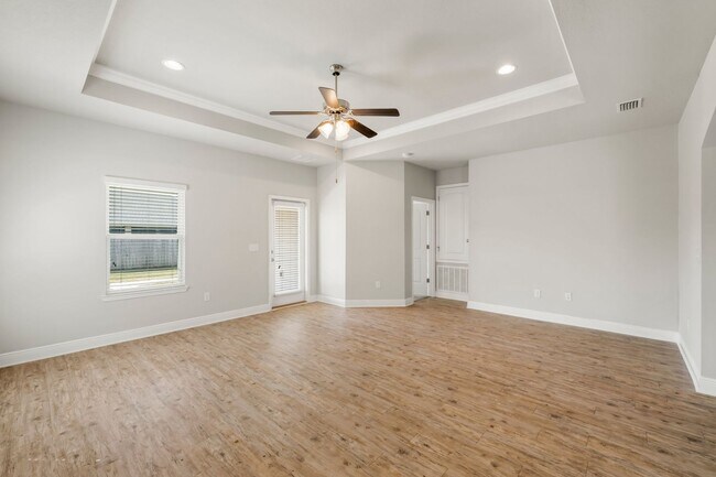 Building Photo - For Lease - Executive 3 BR/2 BA Home by No...