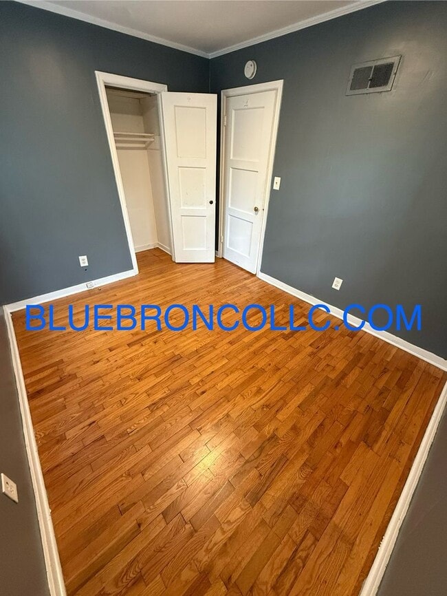 Building Photo - Beautiful 2 bedroom 1 bathroom home with 1...