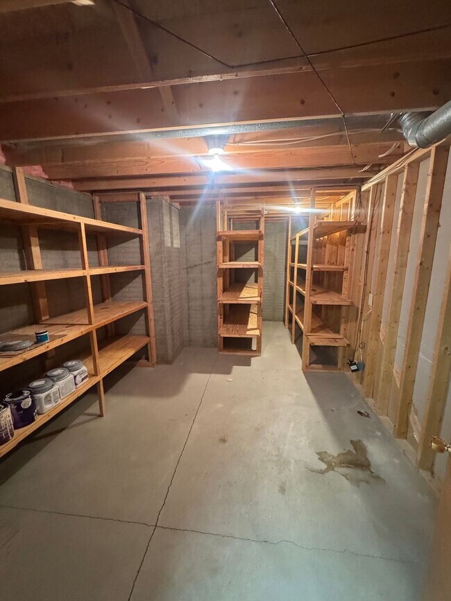 Building Photo - Exceptional 3+! Bedroom Inside & Out on a Private Cul-de-Sac Lot