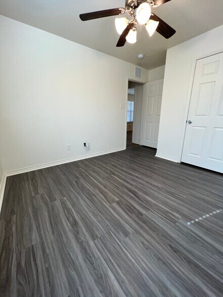 Building Photo - 5628 Humbert Ave