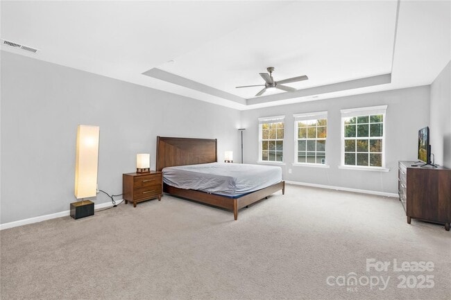 Building Photo - 5829 Dinsmore Ln