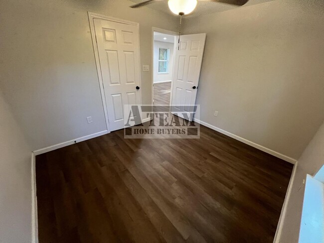 Building Photo - Gorgeous 2 Bed 1 Bath house for rent in GBC!