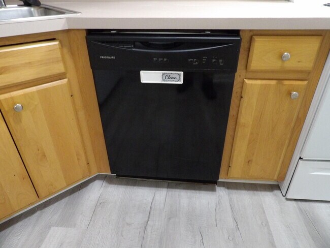 Building Photo - 244 Meadowview Dr