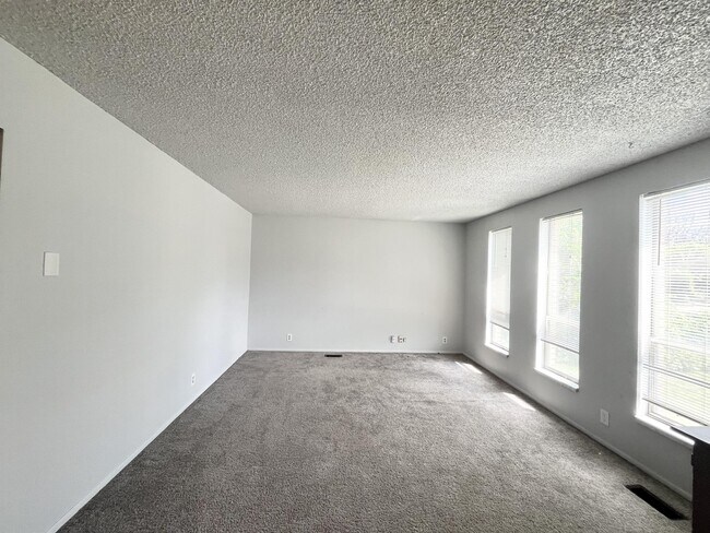 Building Photo - 1265 Crandall Ave S