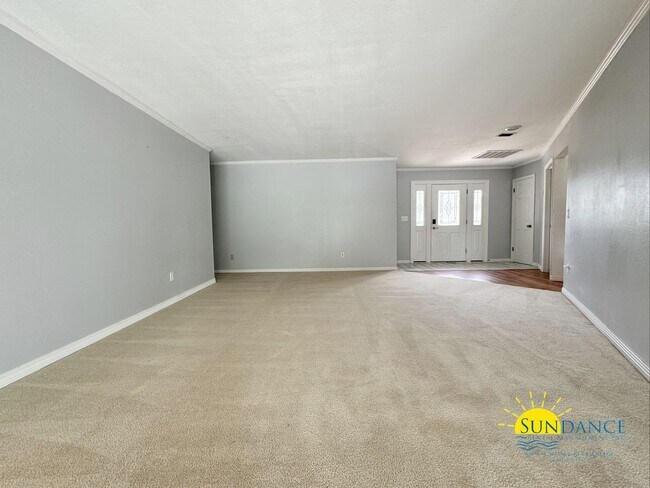 Building Photo - Stunning 3 Bedroom Home in Shalimar with In-ground Pool!