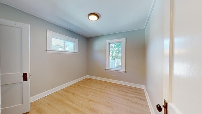 Building Photo - For August Move-In - West Blvd Area - 2 Bedroom Single Family Home