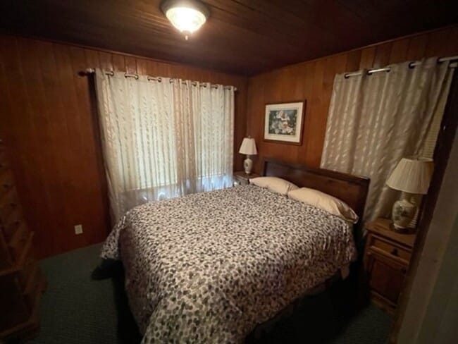Building Photo - Sweet Tahoe Charm Cabin! Available Now!! for a 3-6 month lease or a long term lease! Call and inq...