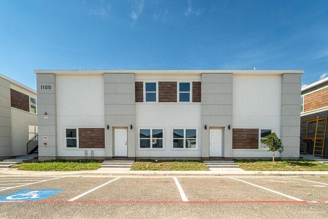 Primary Photo - 15 E Yuma Ave