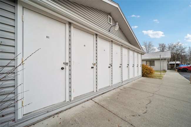 Building Photo - 131 Shady Ln