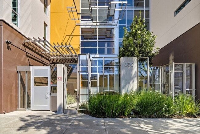 Building Photo - 200 2nd St