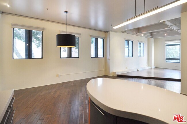 Building Photo - 849 S Broadway