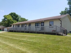 Building Photo - Close to Elementary School