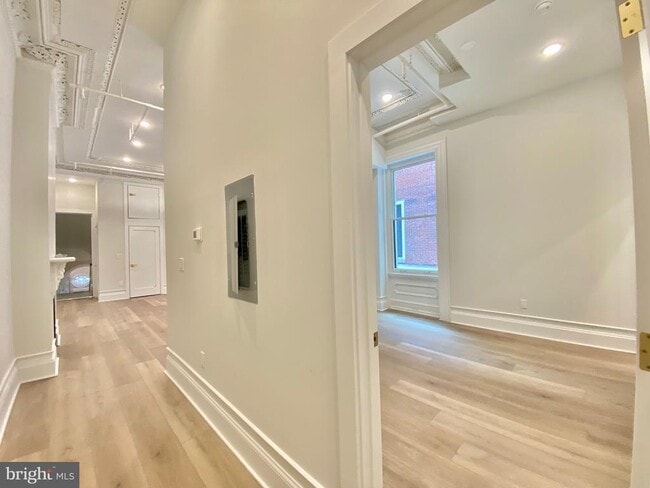 Building Photo - 1824 Chestnut St