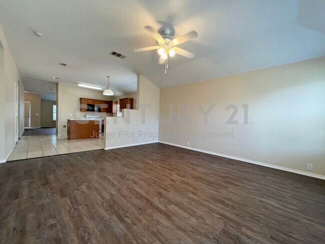 Building Photo - Beautiful 3/2/2 in Eagle Mountain / Sagina...