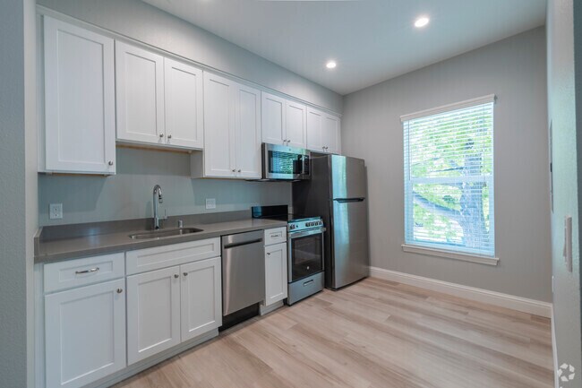 Studio - 415SF - Kitchen - 2016-2020 Dwight Way