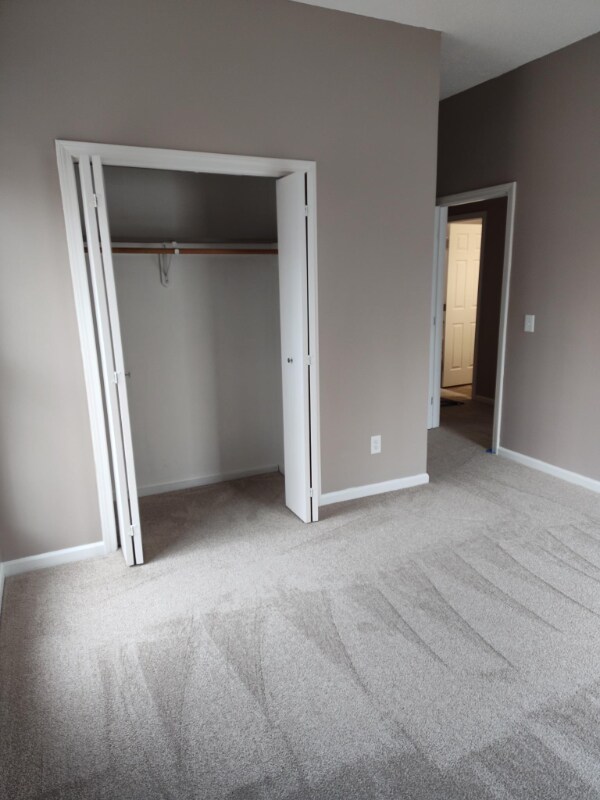 Building Photo - 96 Poquonock Ave