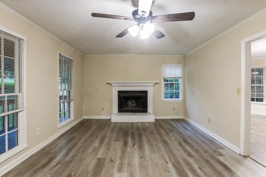 Building Photo - 2350 Bankstone Dr SW